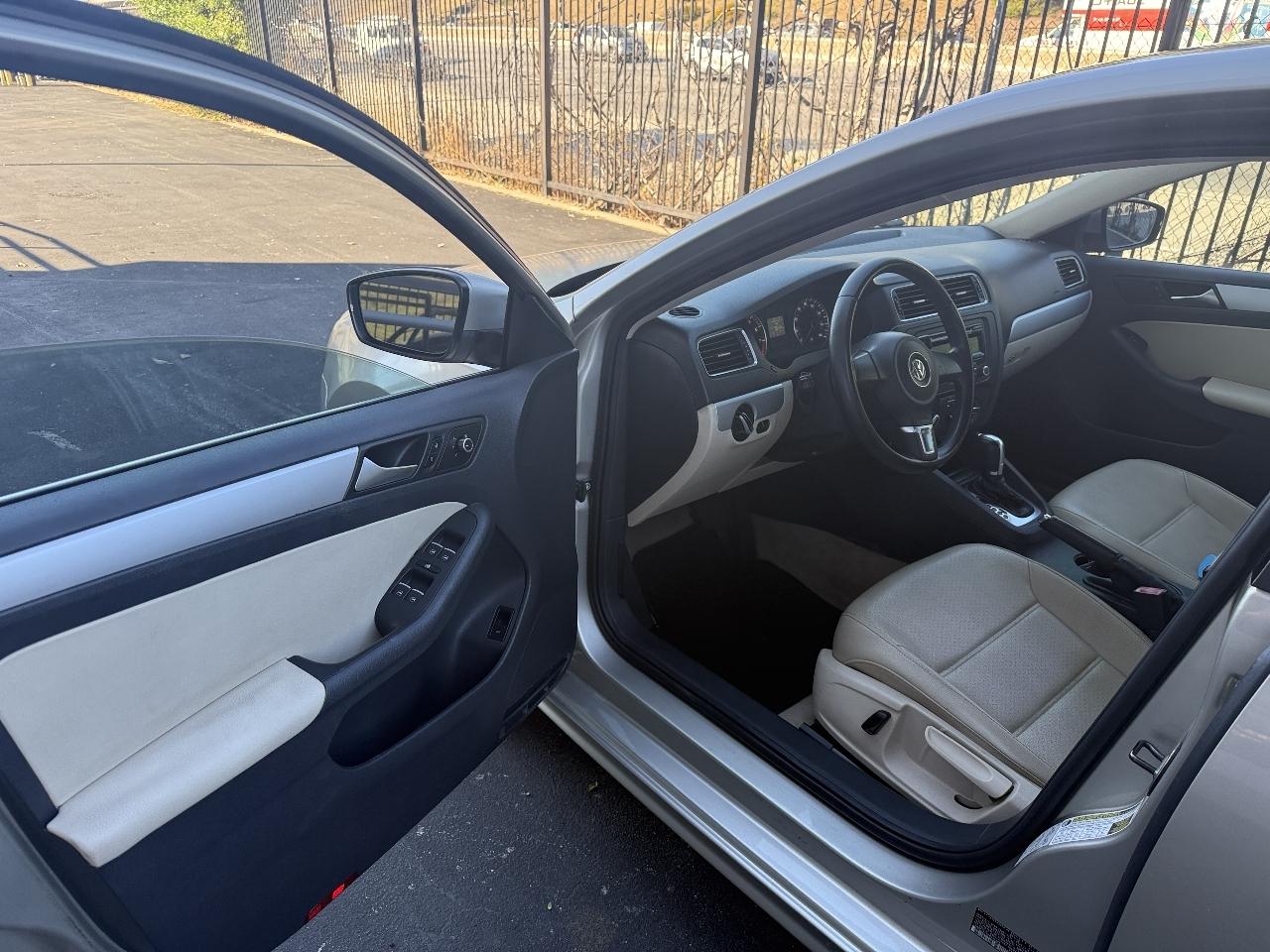 Volkswagen Jetta SE 2013