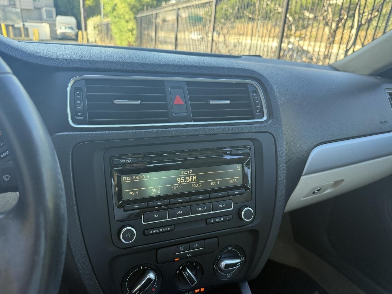 Volkswagen Jetta SE 2013