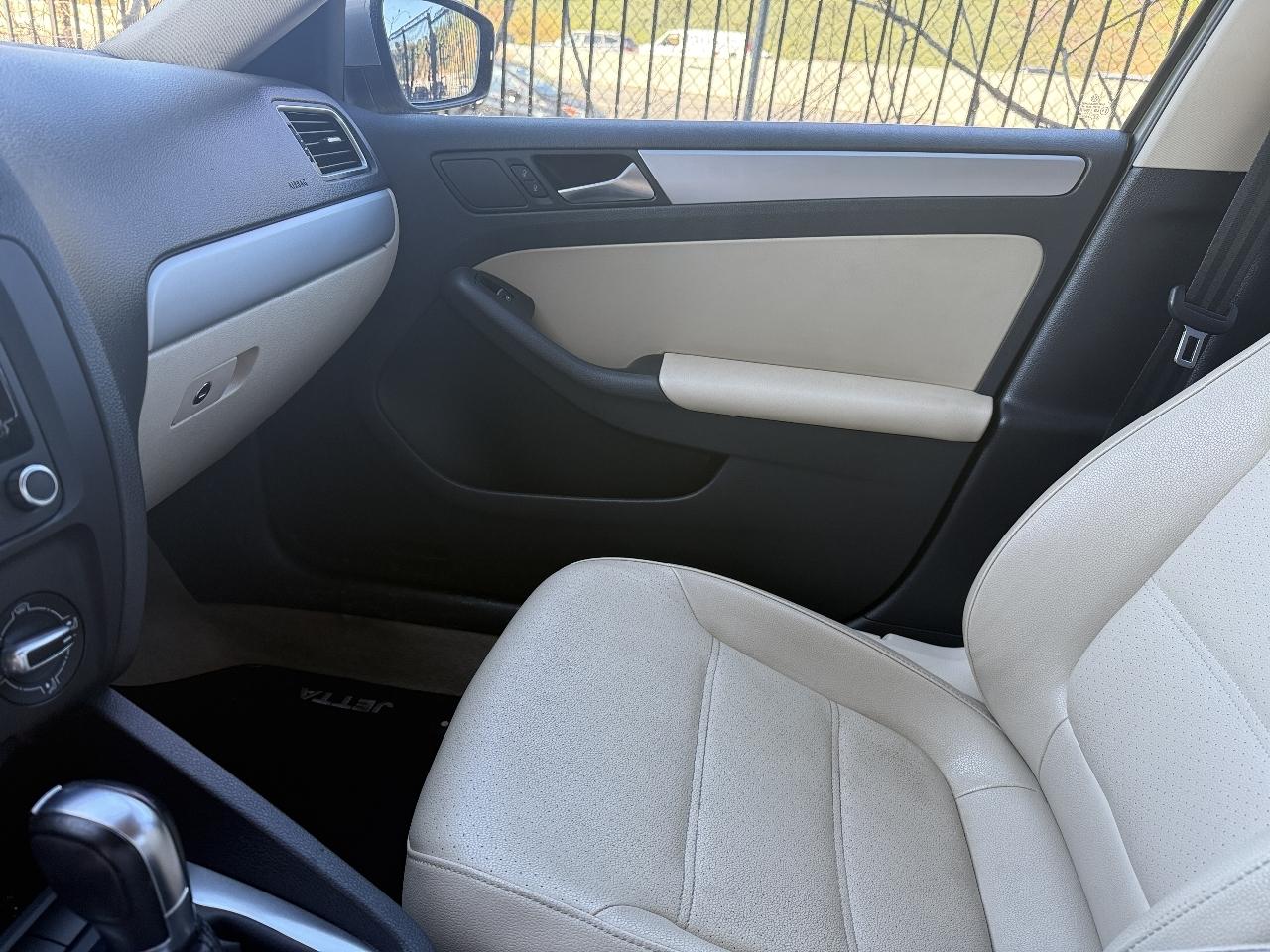 Volkswagen Jetta SE 2013