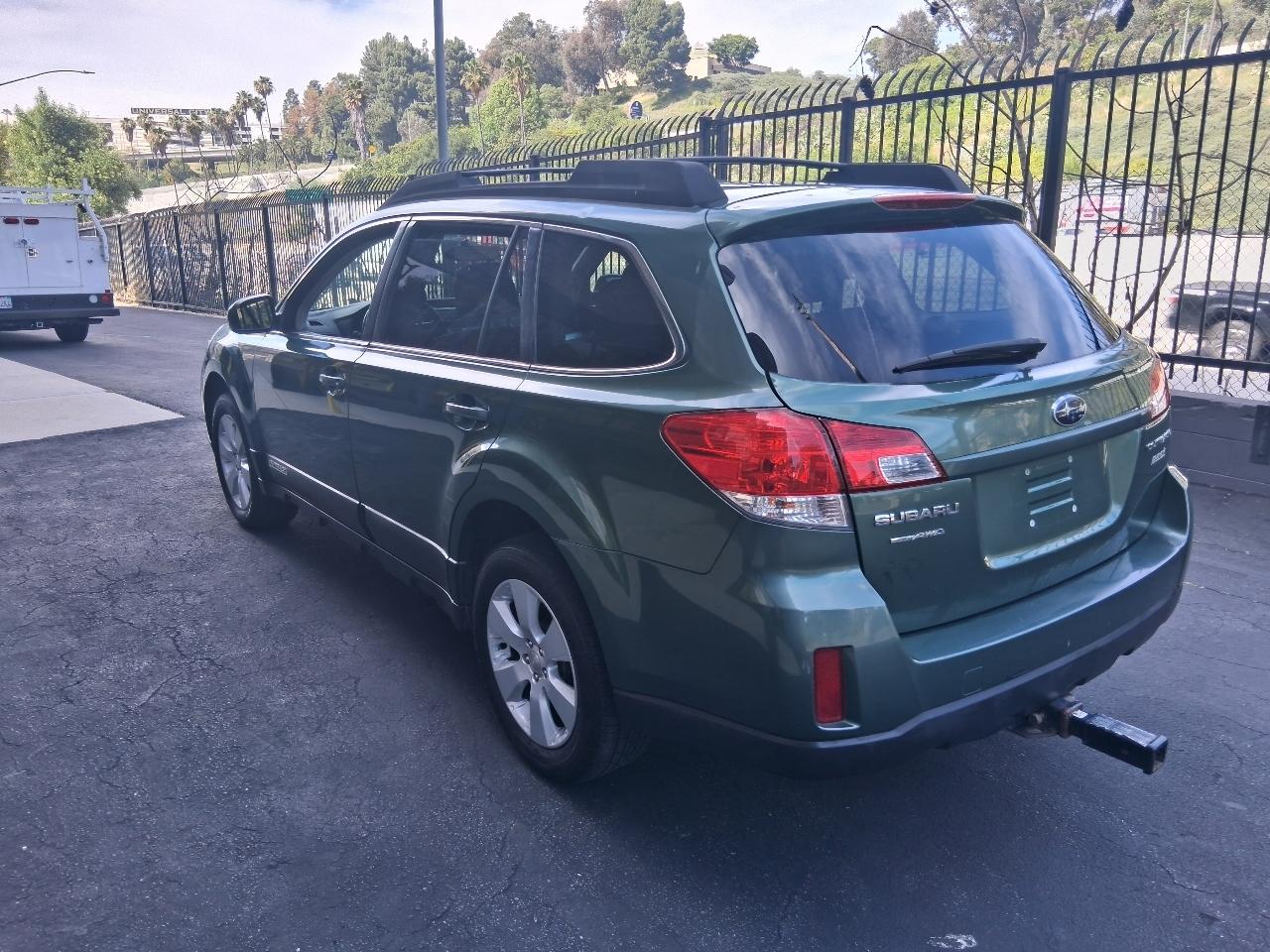 Subaru Outback 2.5i Premium 2011