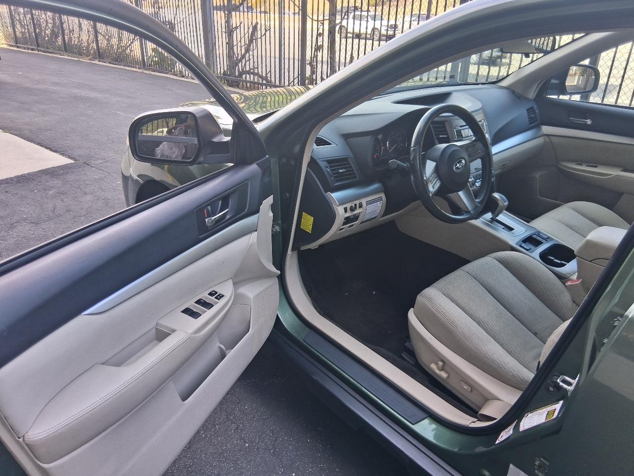 Subaru Outback 2.5i Premium 2011