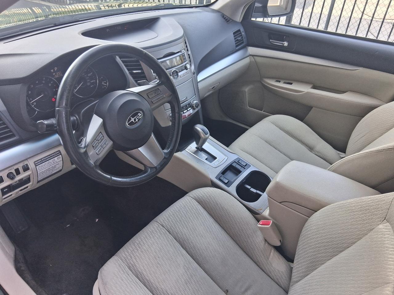 Subaru Outback 2.5i Premium 2011