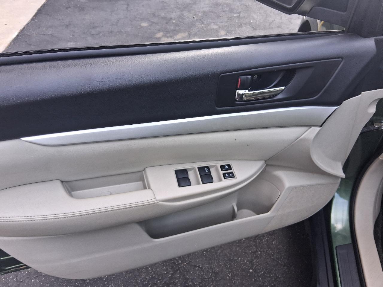 Subaru Outback 2.5i Premium 2011