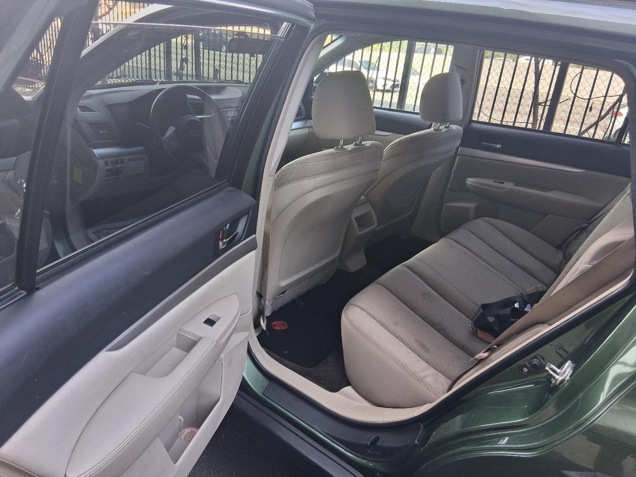 Subaru Outback 2.5i Premium 2011