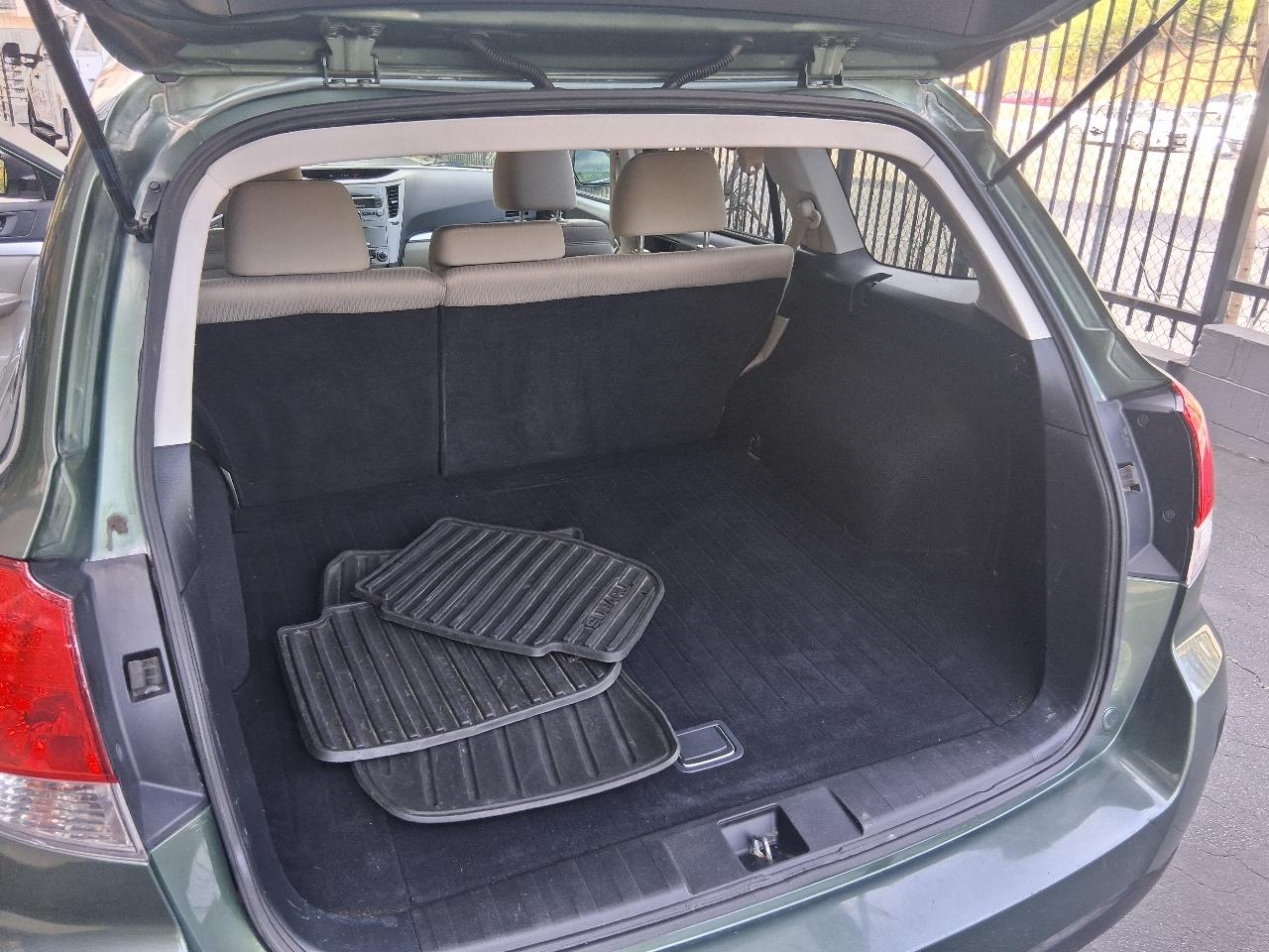 Subaru Outback 2.5i Premium 2011