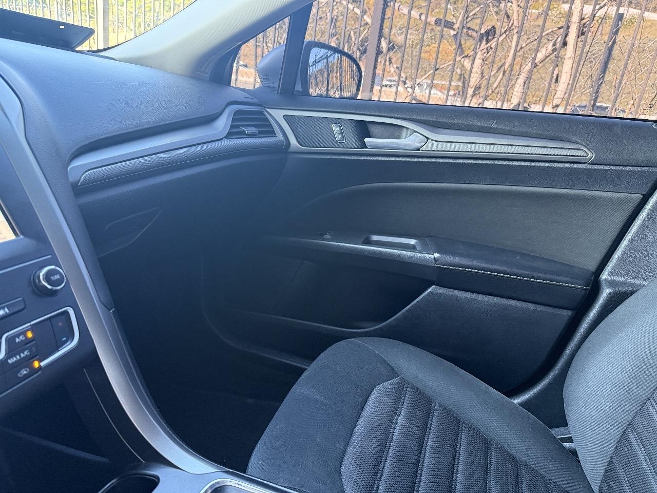 Ford Fusion Hybrid SE 2019