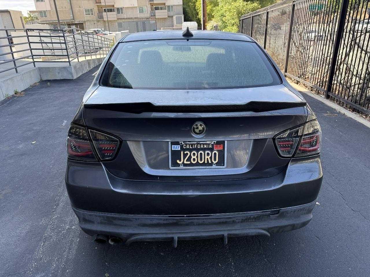 BMW 3-Series 330i Sedan 2006