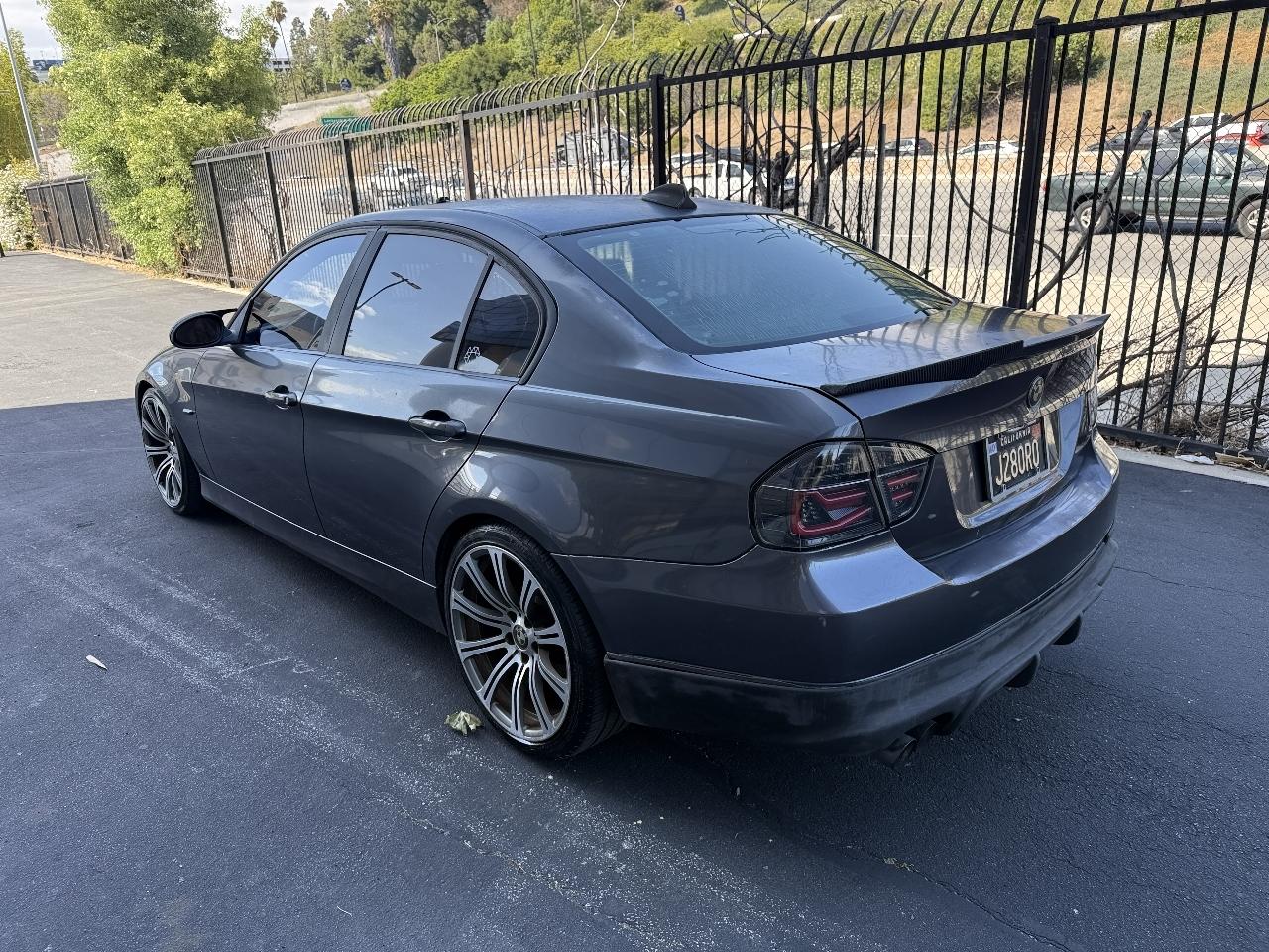 BMW 3-Series 330i Sedan 2006