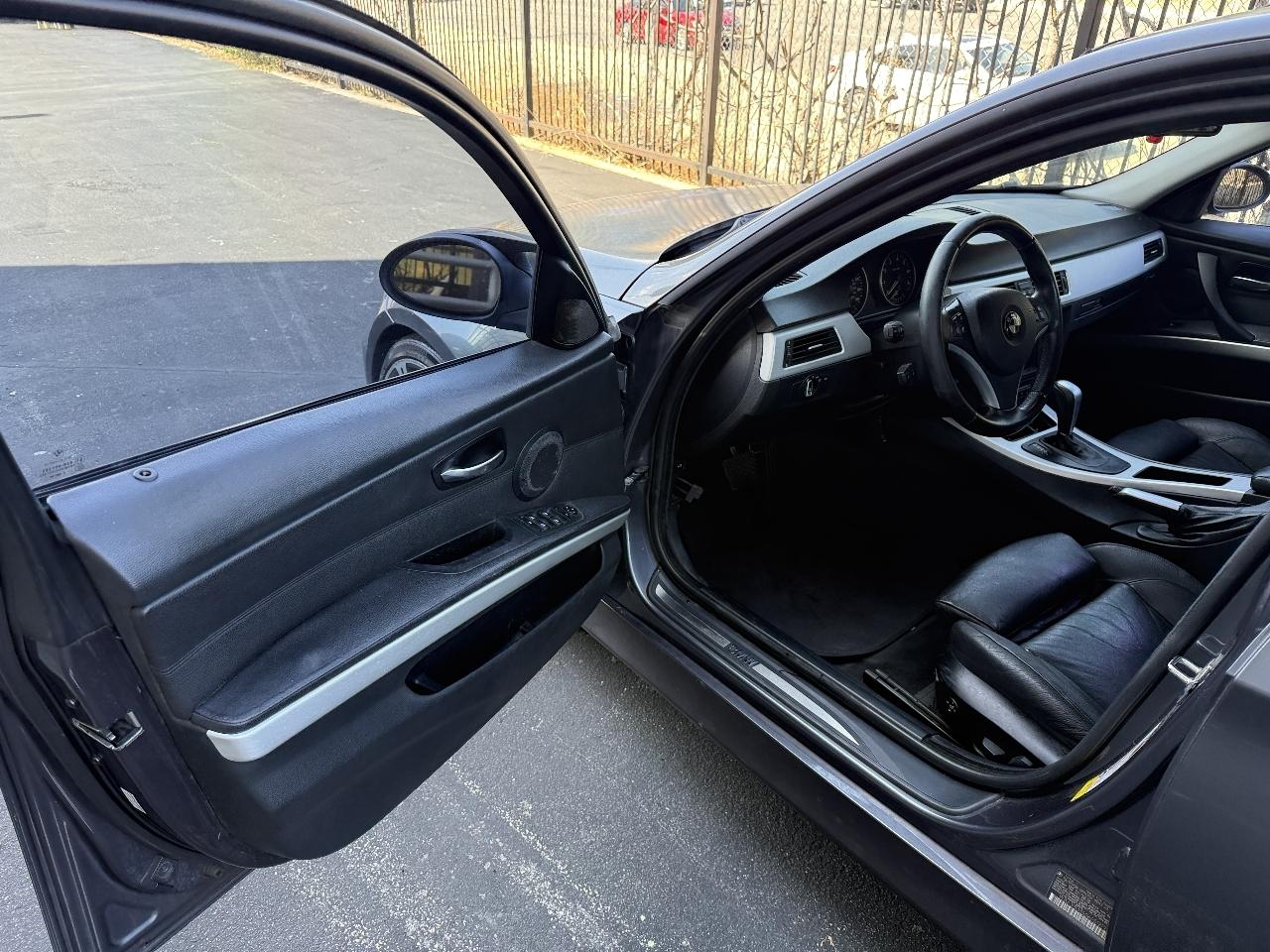 BMW 3-Series 330i Sedan 2006