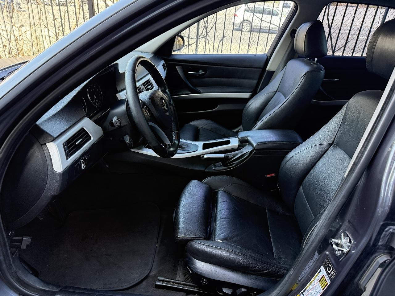 BMW 3-Series 330i Sedan 2006