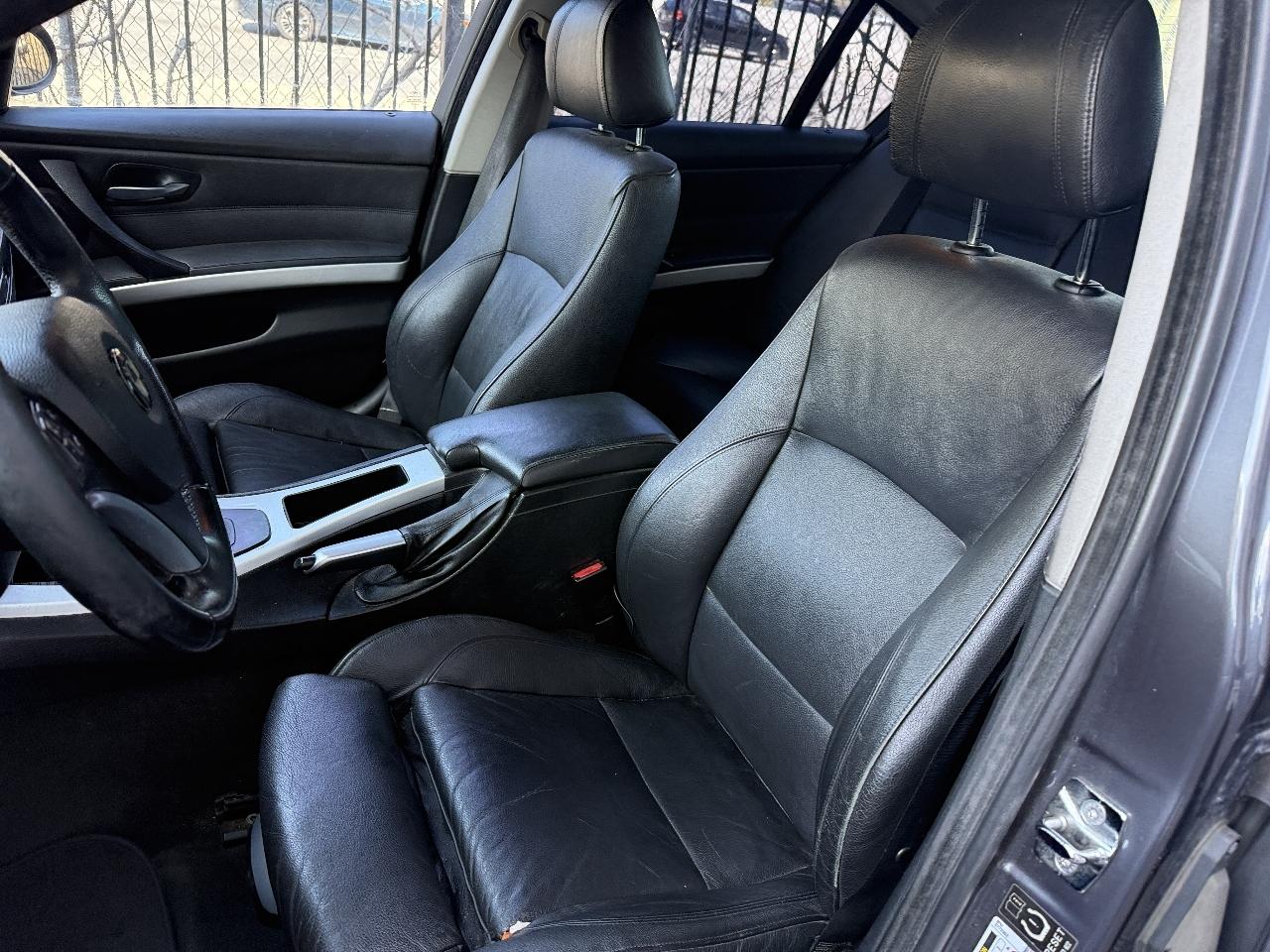 BMW 3-Series 330i Sedan 2006