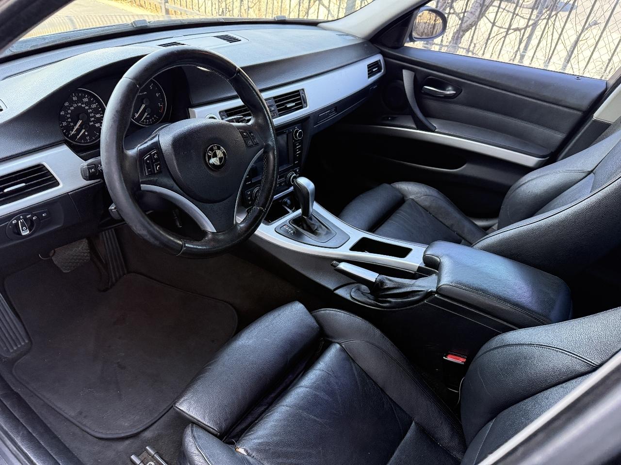 BMW 3-Series 330i Sedan 2006