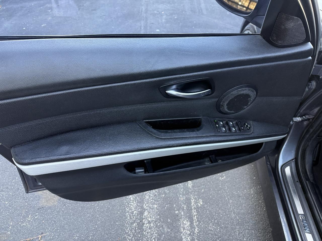 BMW 3-Series 330i Sedan 2006