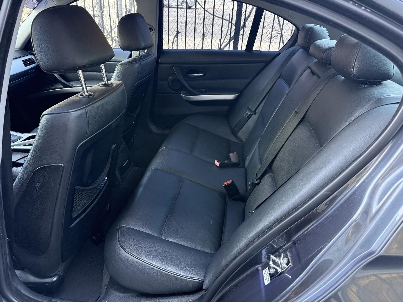 BMW 3-Series 330i Sedan 2006