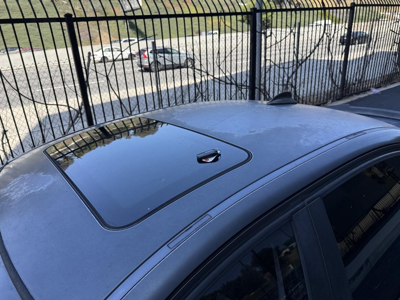 BMW 3-Series 330i Sedan 2006