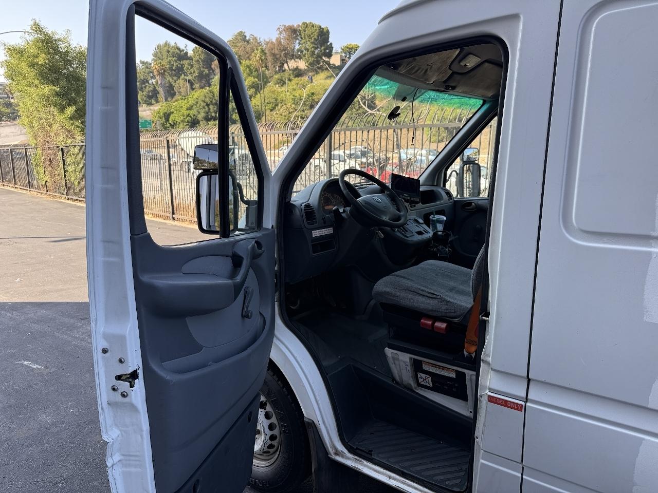Dodge Sprinter Van 2500 Super High Ceiling 158-in. WB 2005