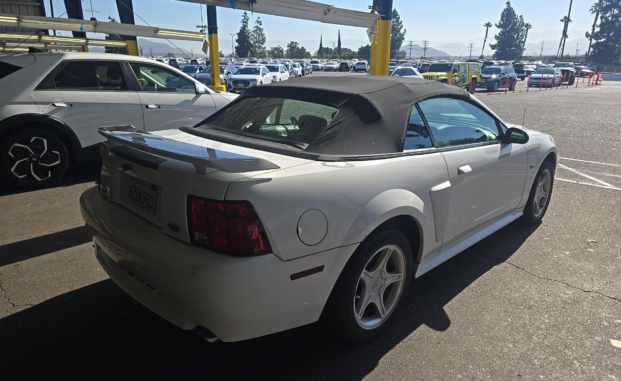 Ford Mustang GT Deluxe Convertible 2001