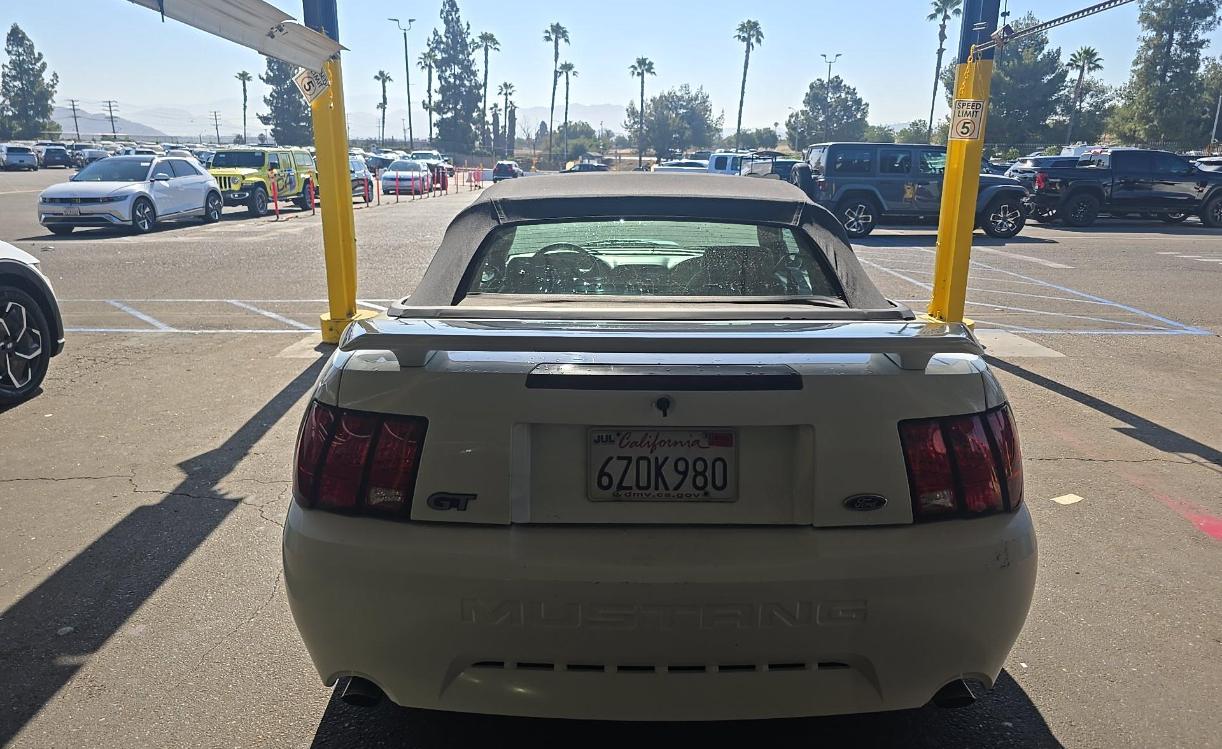 Ford Mustang GT Deluxe Convertible 2001