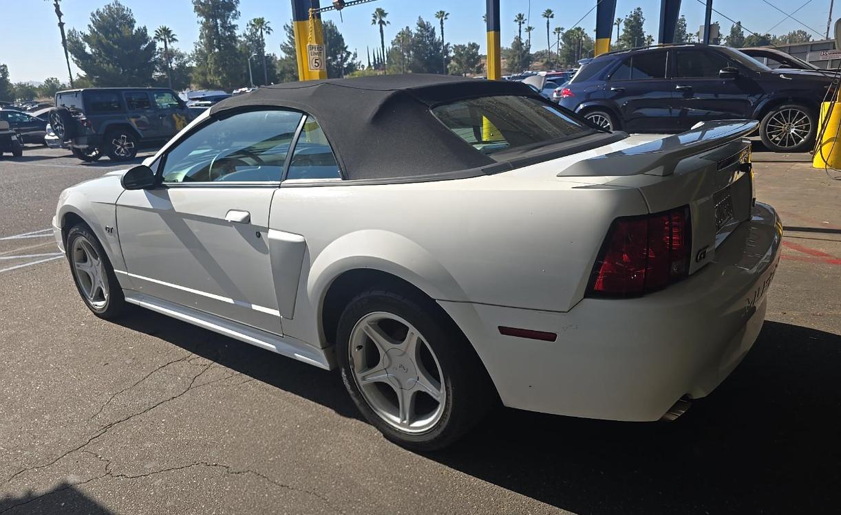 Ford Mustang GT Deluxe Convertible 2001