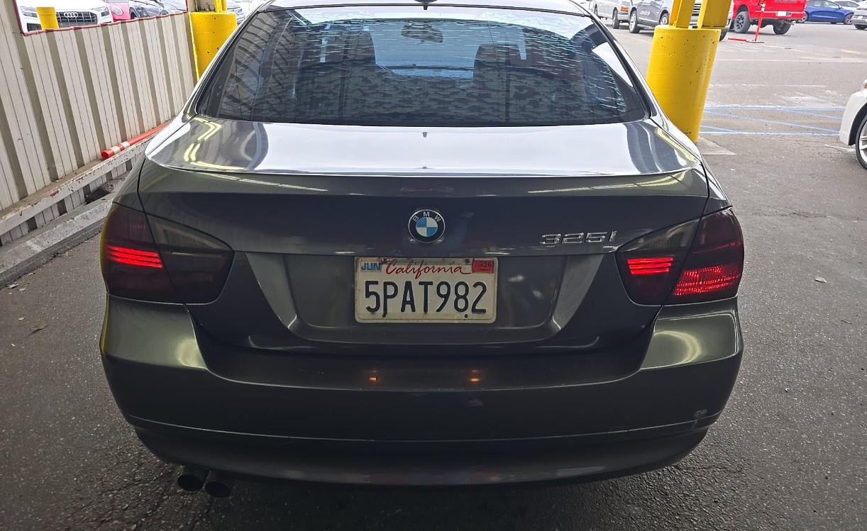 BMW 3-Series 325i Sedan 2006