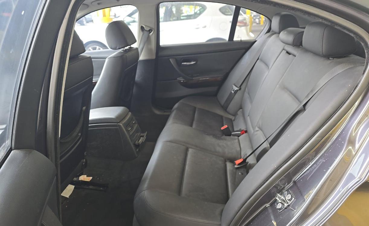 BMW 3-Series 325i Sedan 2006