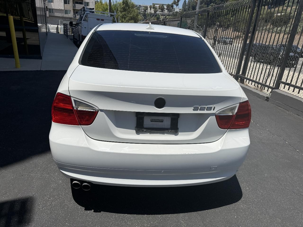 BMW 3-Series 325i Sedan 2006