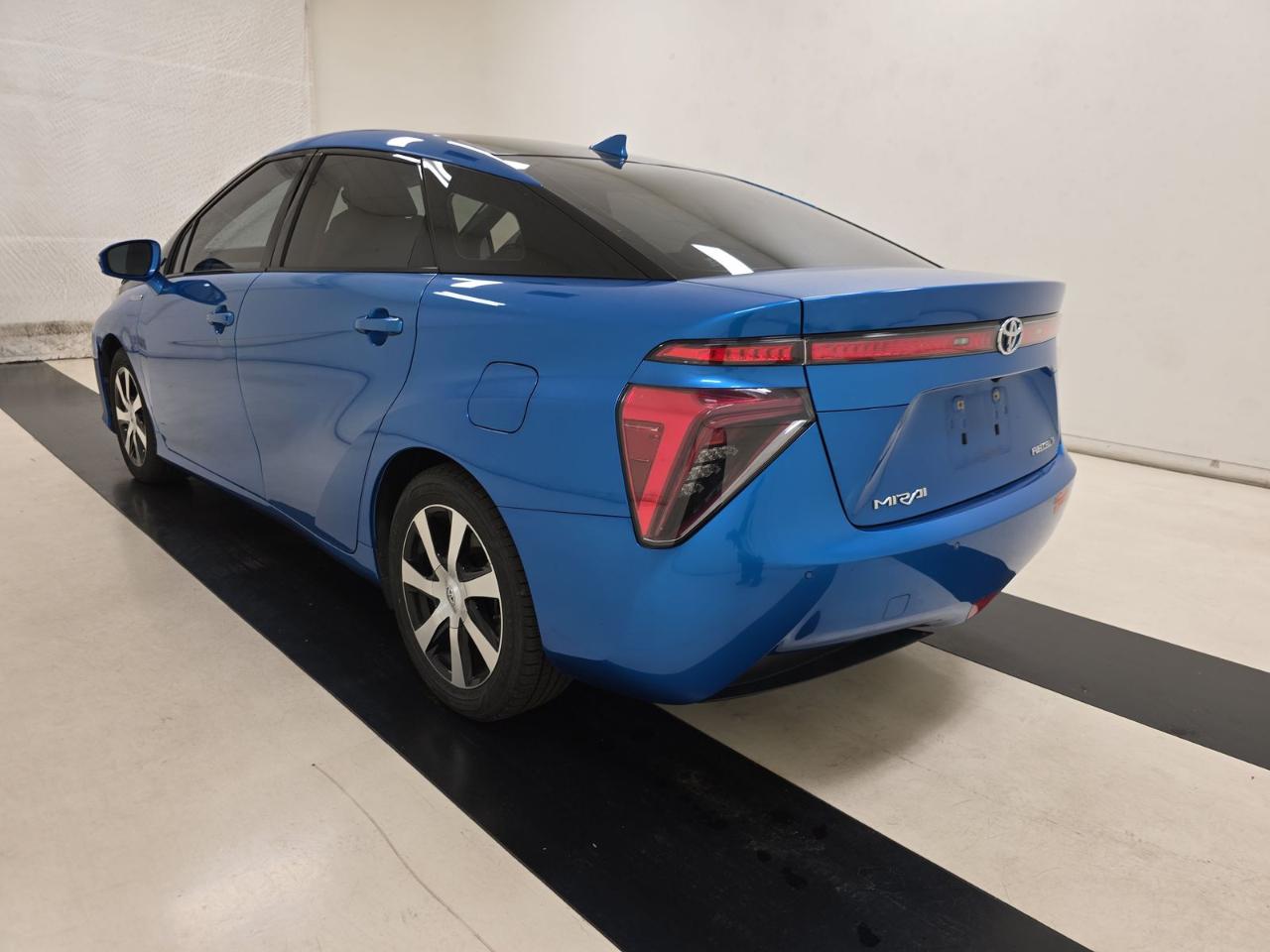 Toyota Mirai Sedan 2017