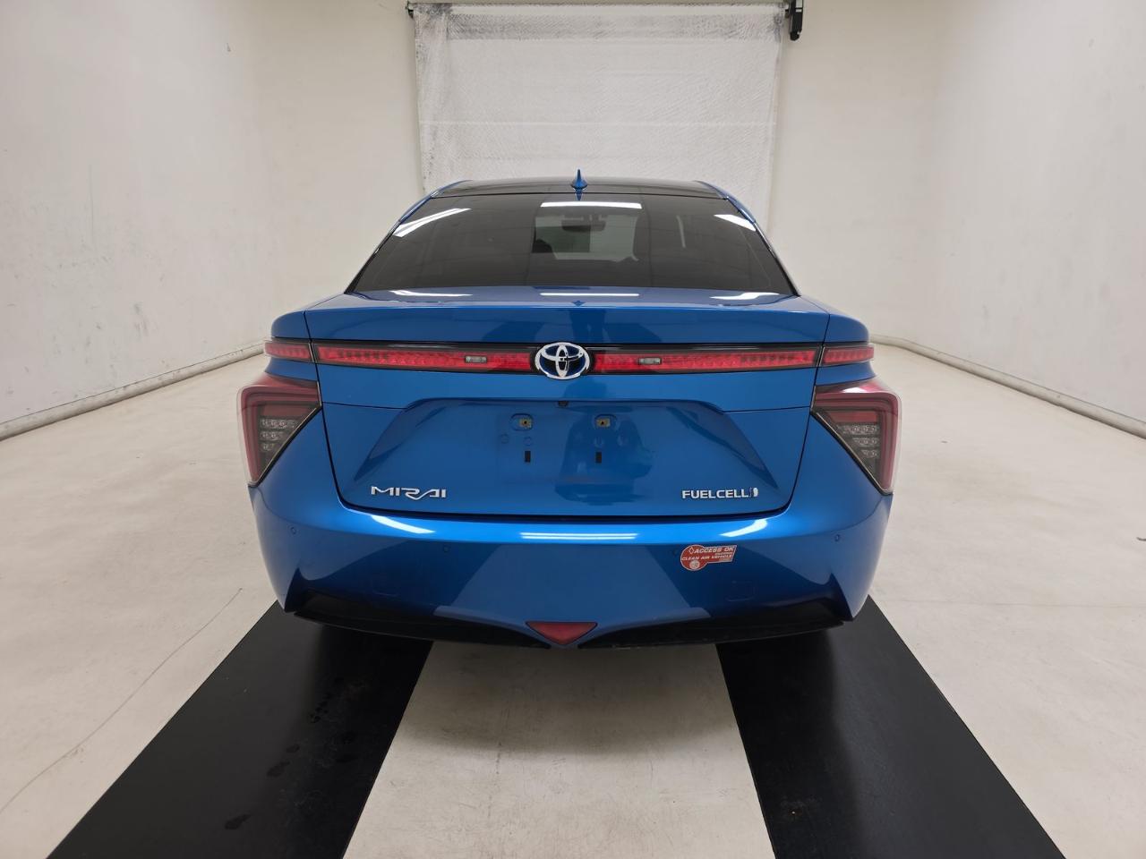 Toyota Mirai Sedan 2017