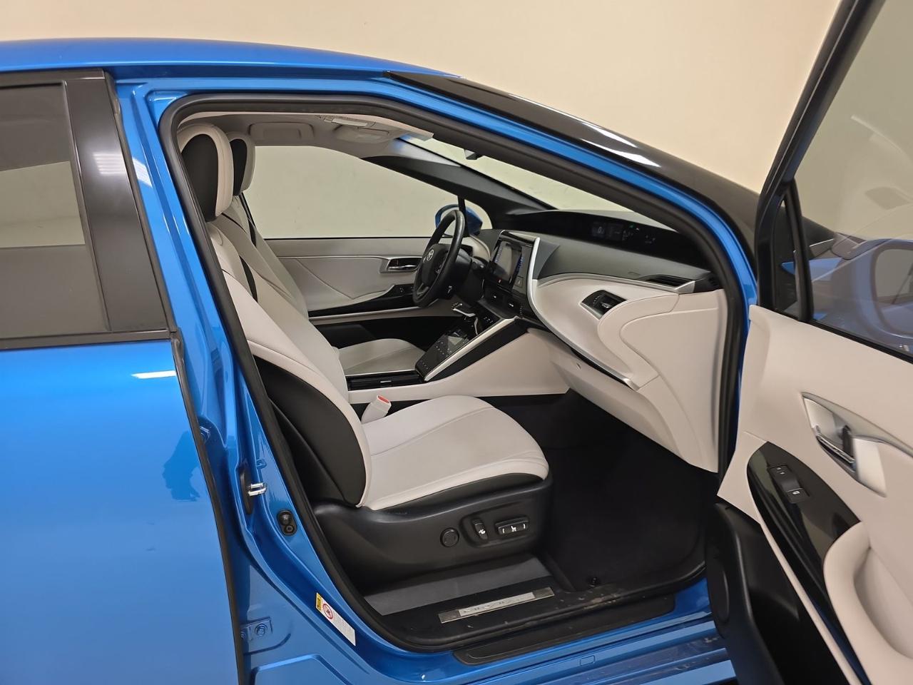 Toyota Mirai Sedan 2017