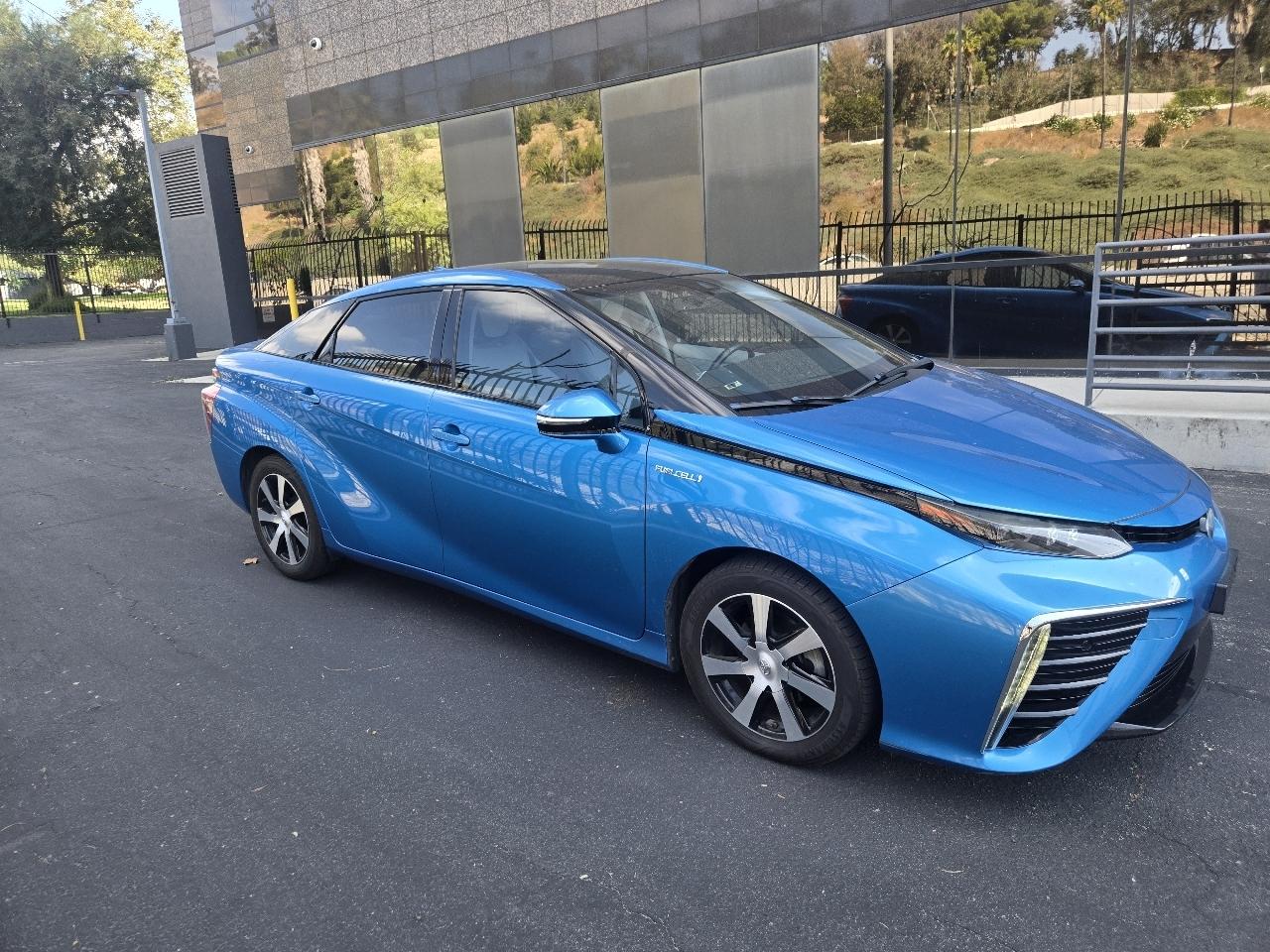 Toyota Mirai Sedan 2017