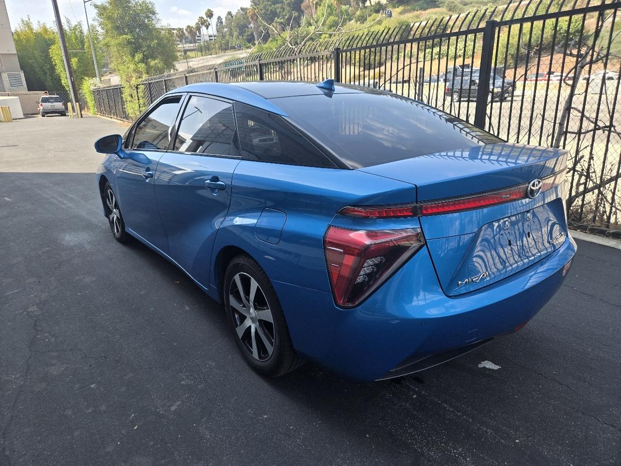 Toyota Mirai Sedan 2017