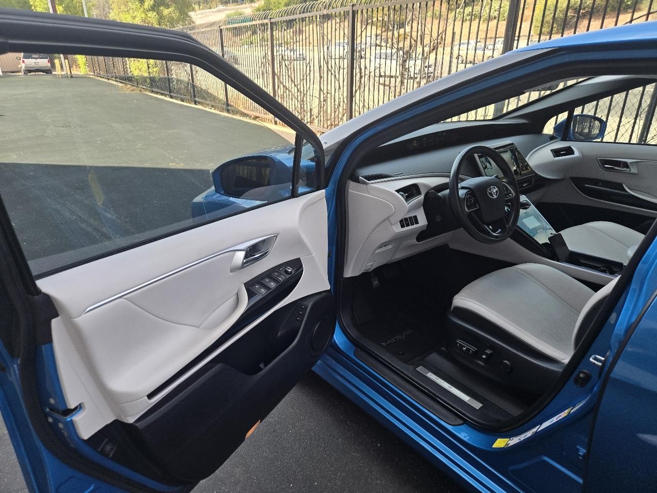 Toyota Mirai Sedan 2017
