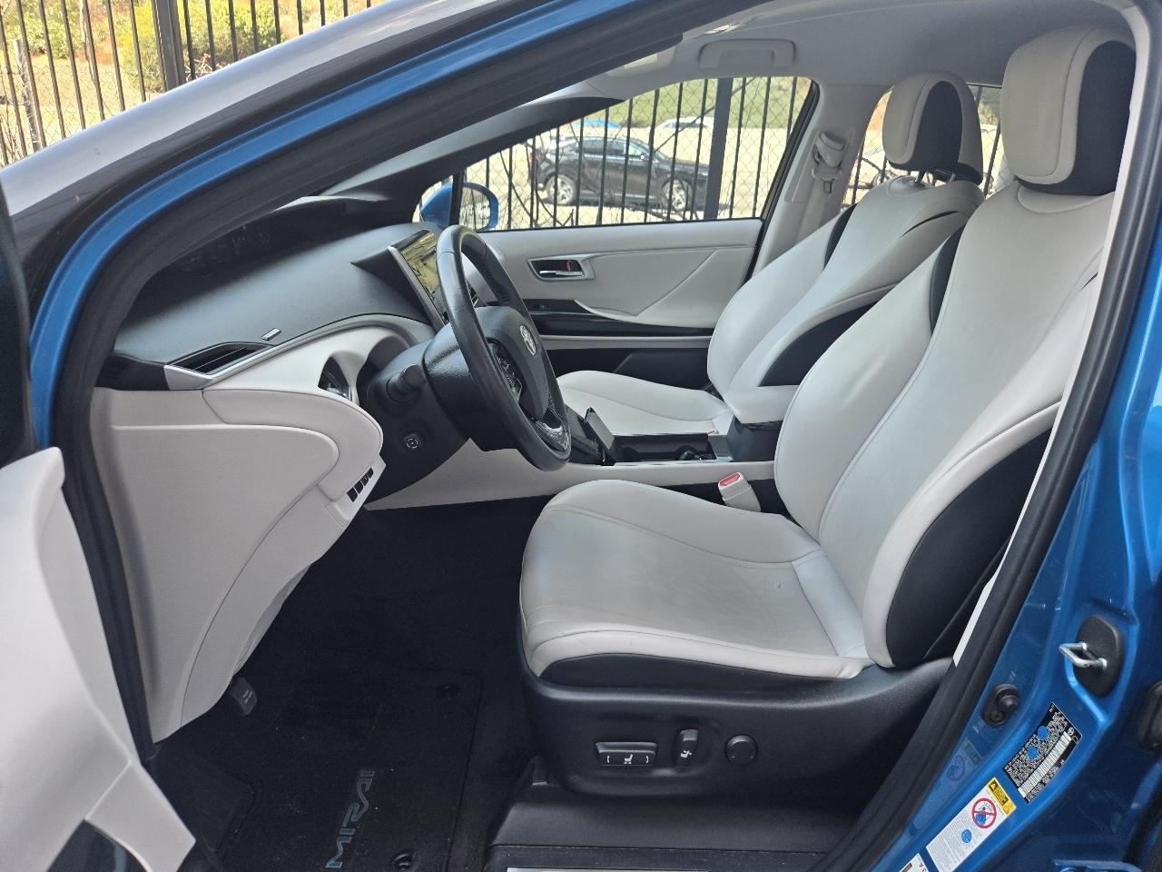 Toyota Mirai Sedan 2017