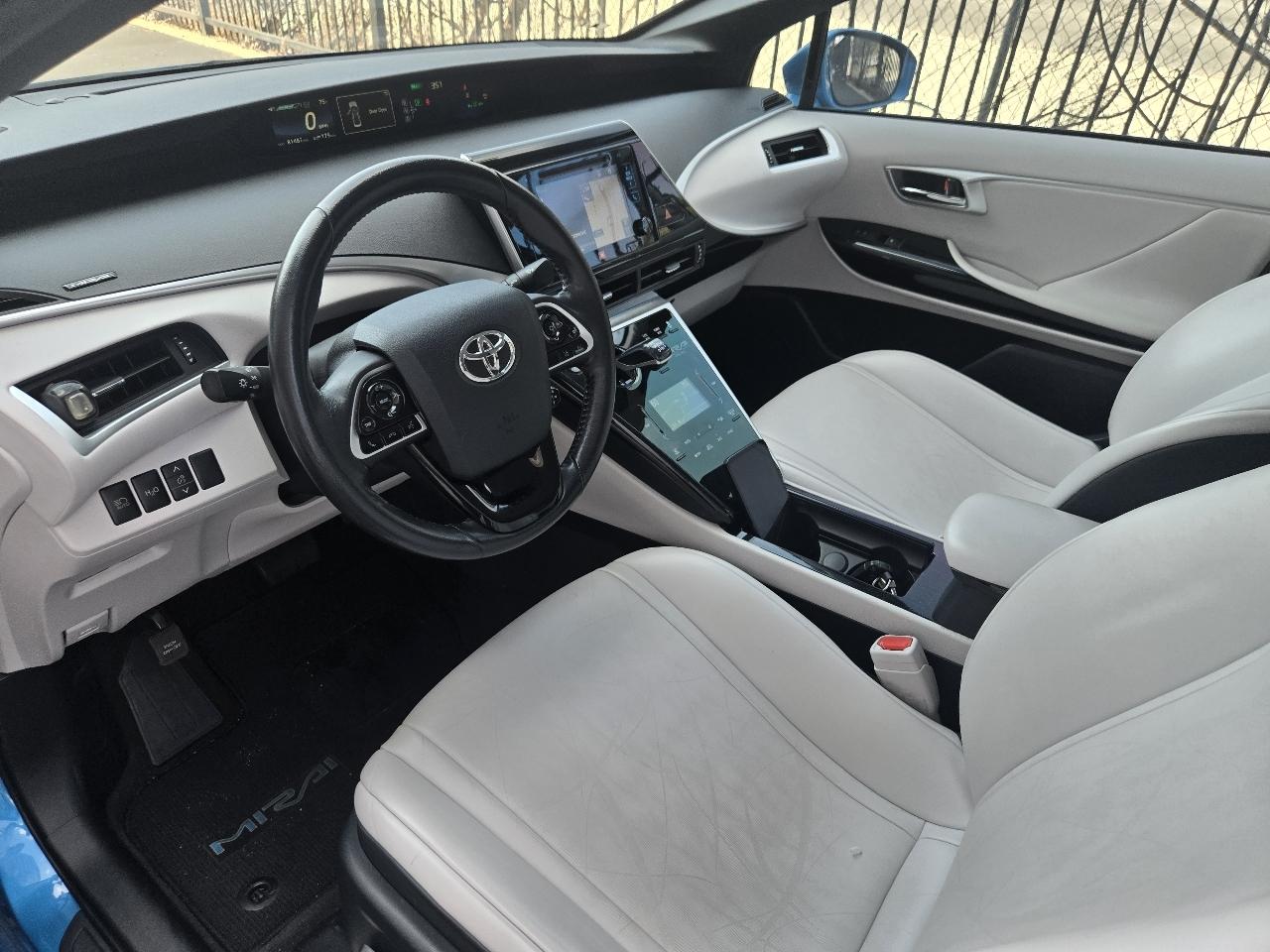 Toyota Mirai Sedan 2017