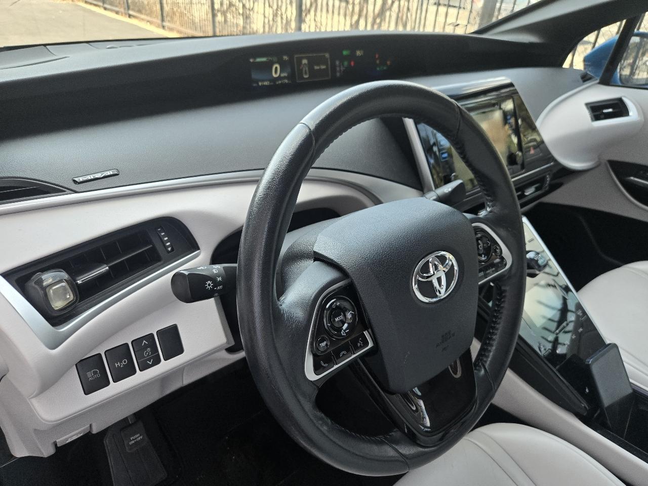 Toyota Mirai Sedan 2017