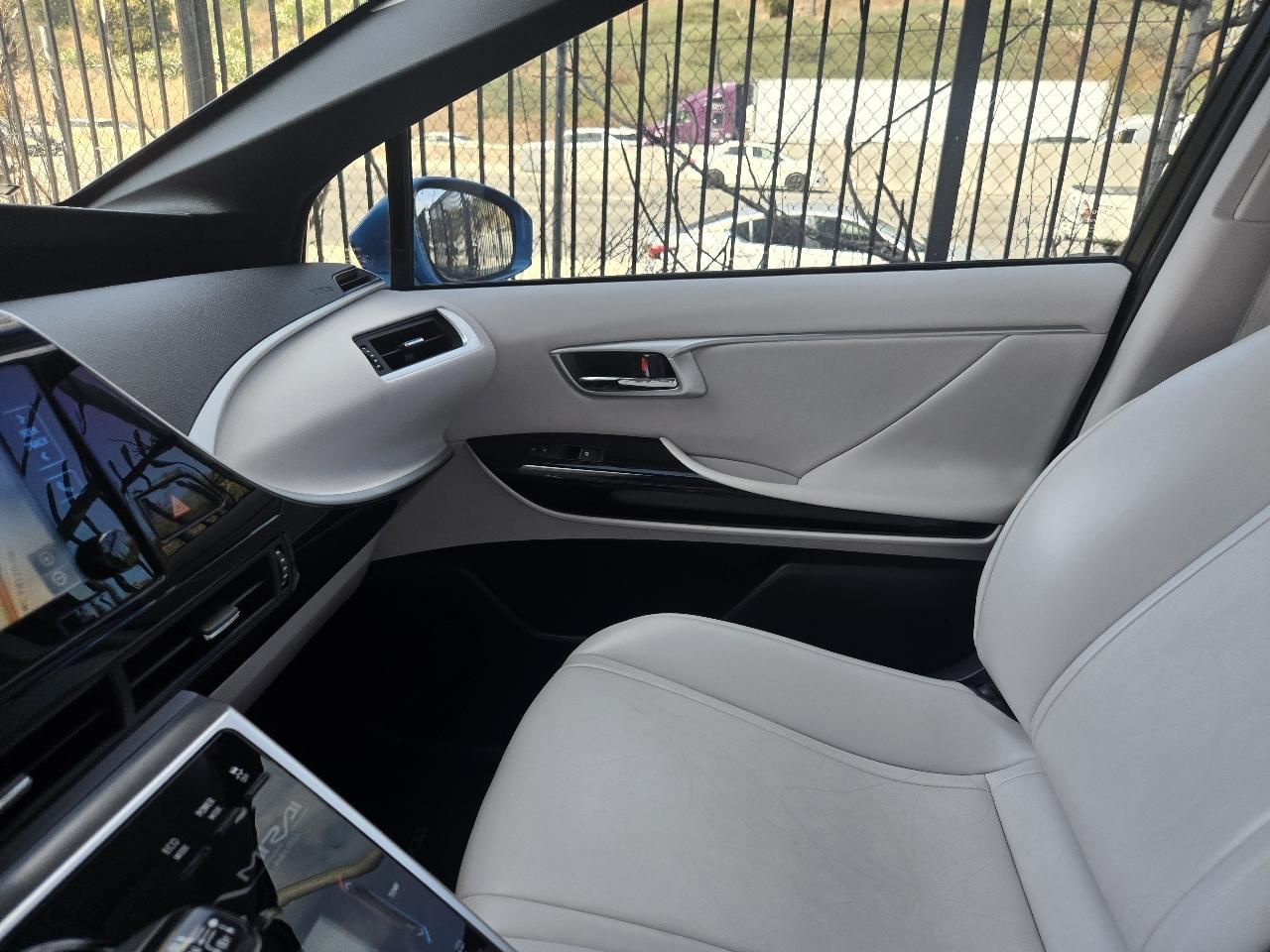 Toyota Mirai Sedan 2017