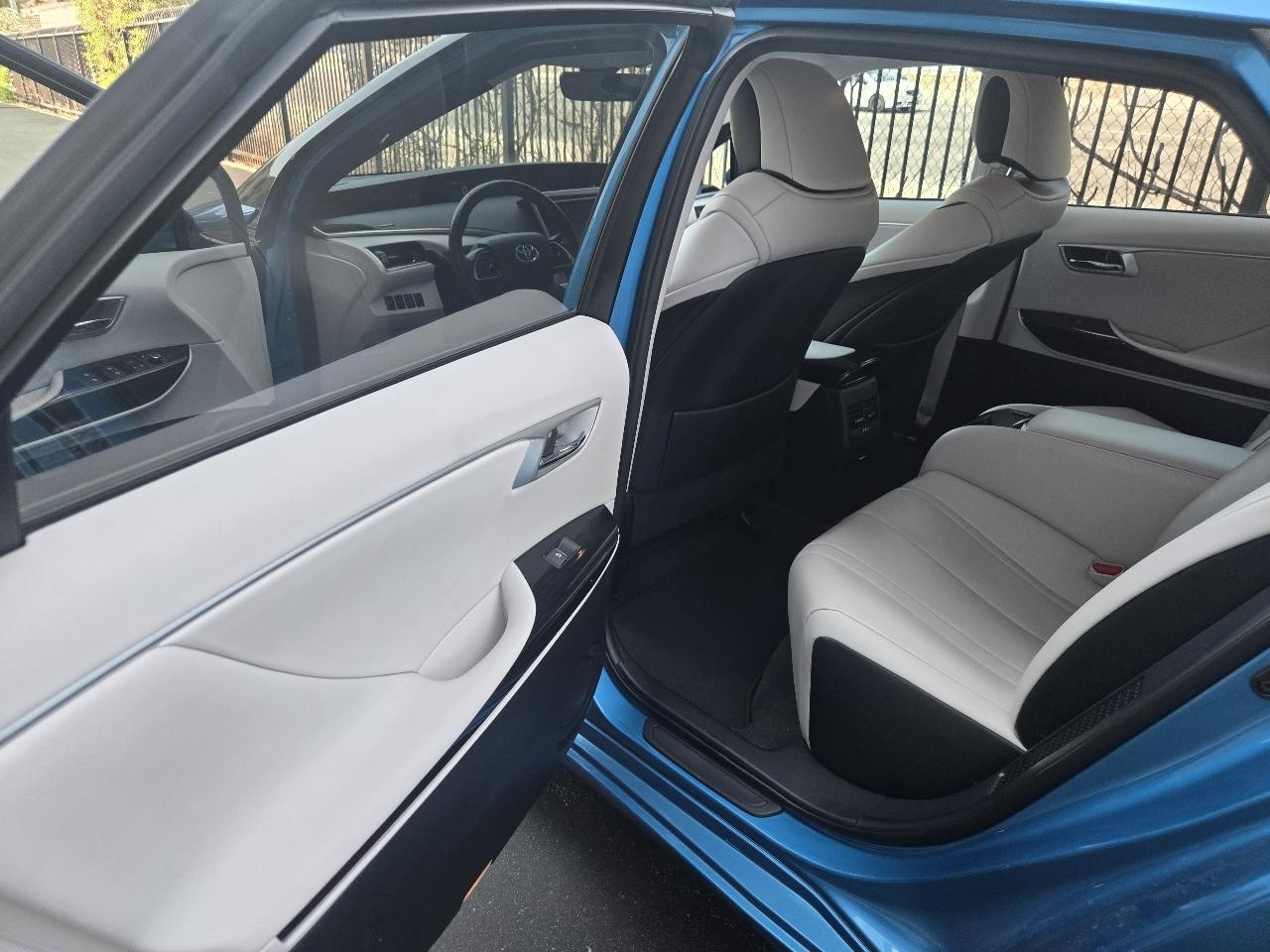Toyota Mirai Sedan 2017