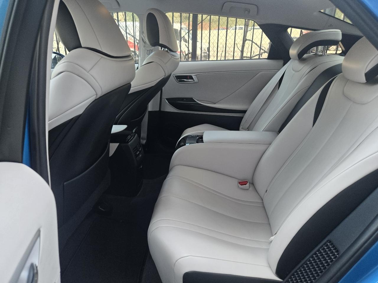 Toyota Mirai Sedan 2017