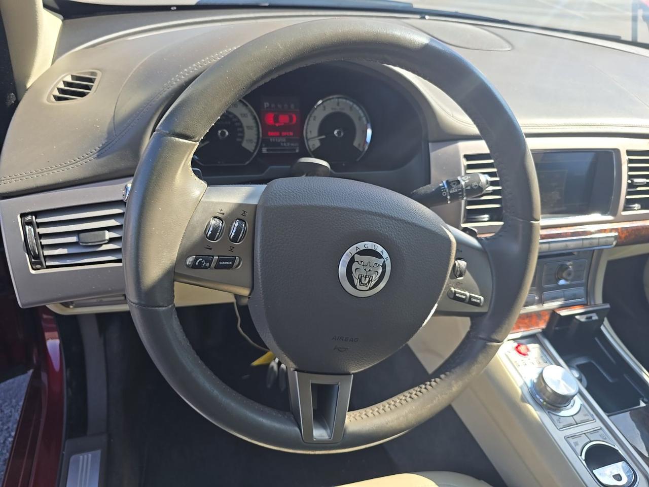 Jaguar XF-Series XF Premium 2011