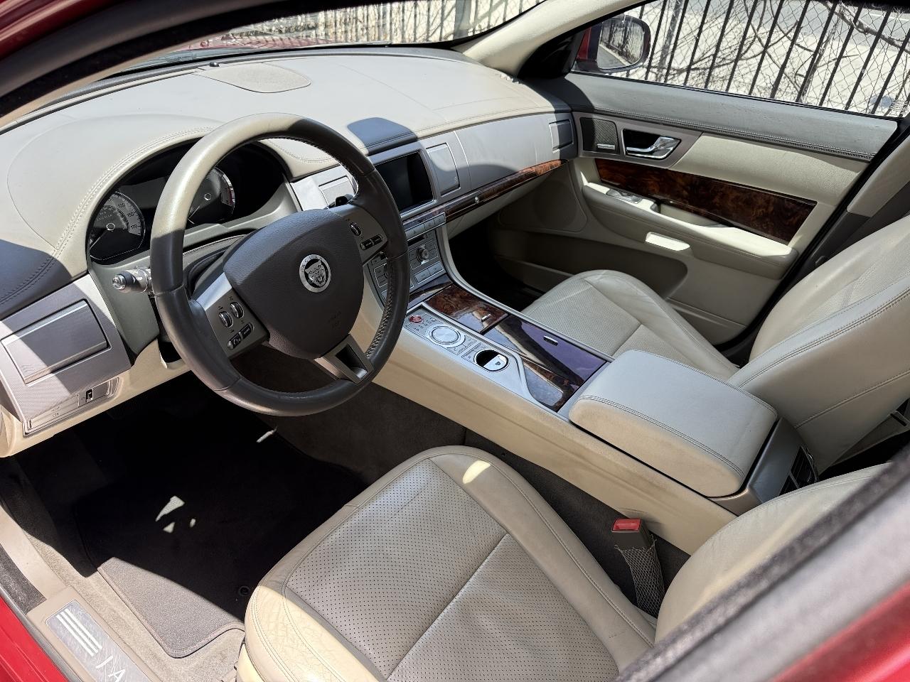 Jaguar XF-Series XF Premium 2011