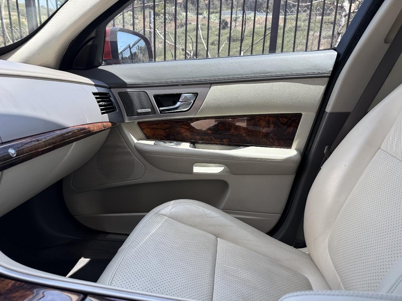 Jaguar XF-Series XF Premium 2011