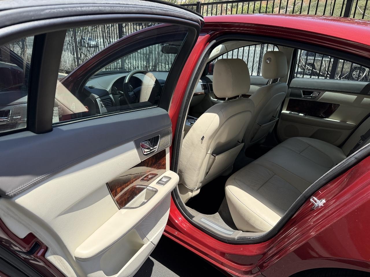 Jaguar XF-Series XF Premium 2011