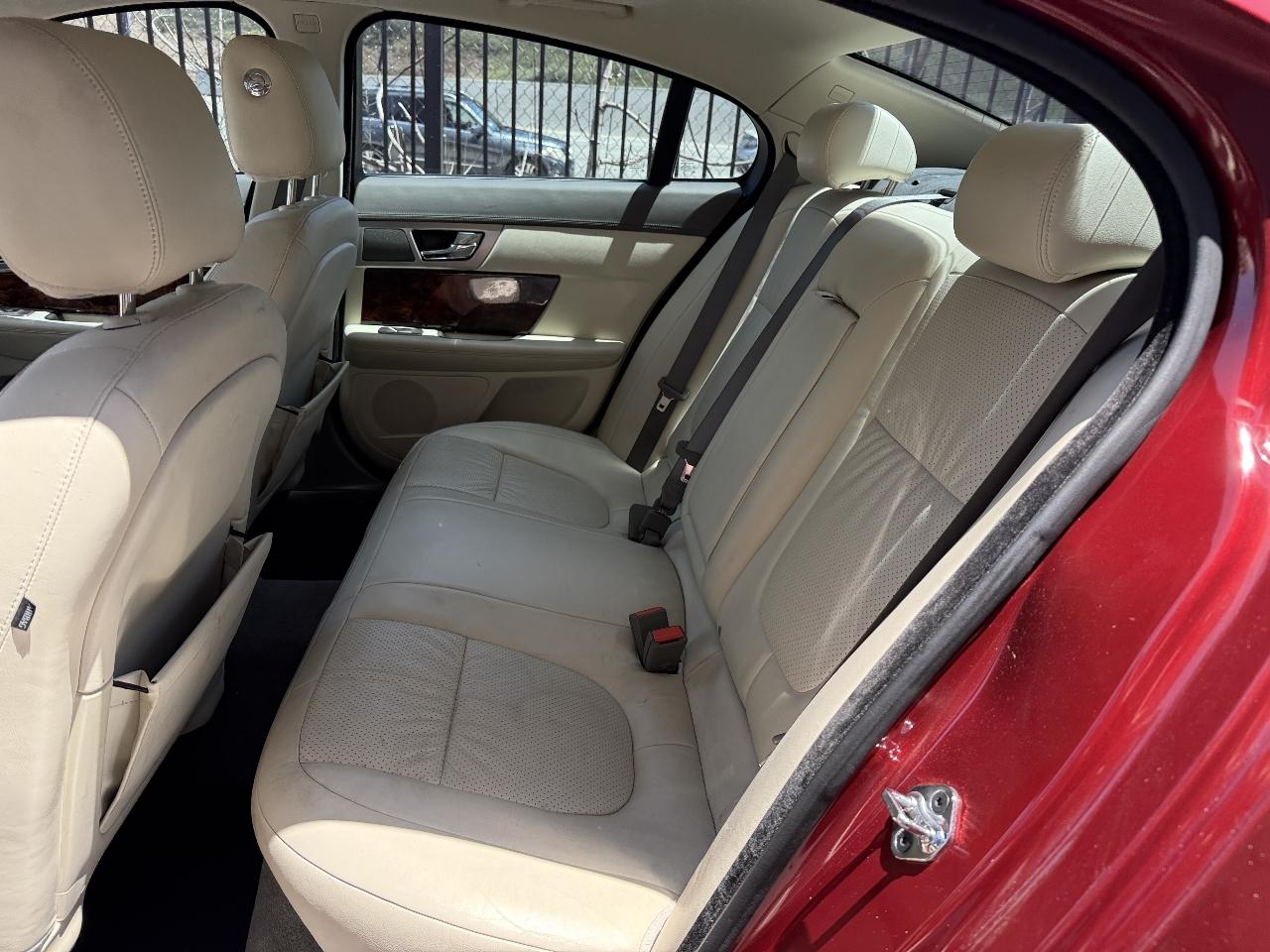 Jaguar XF-Series XF Premium 2011