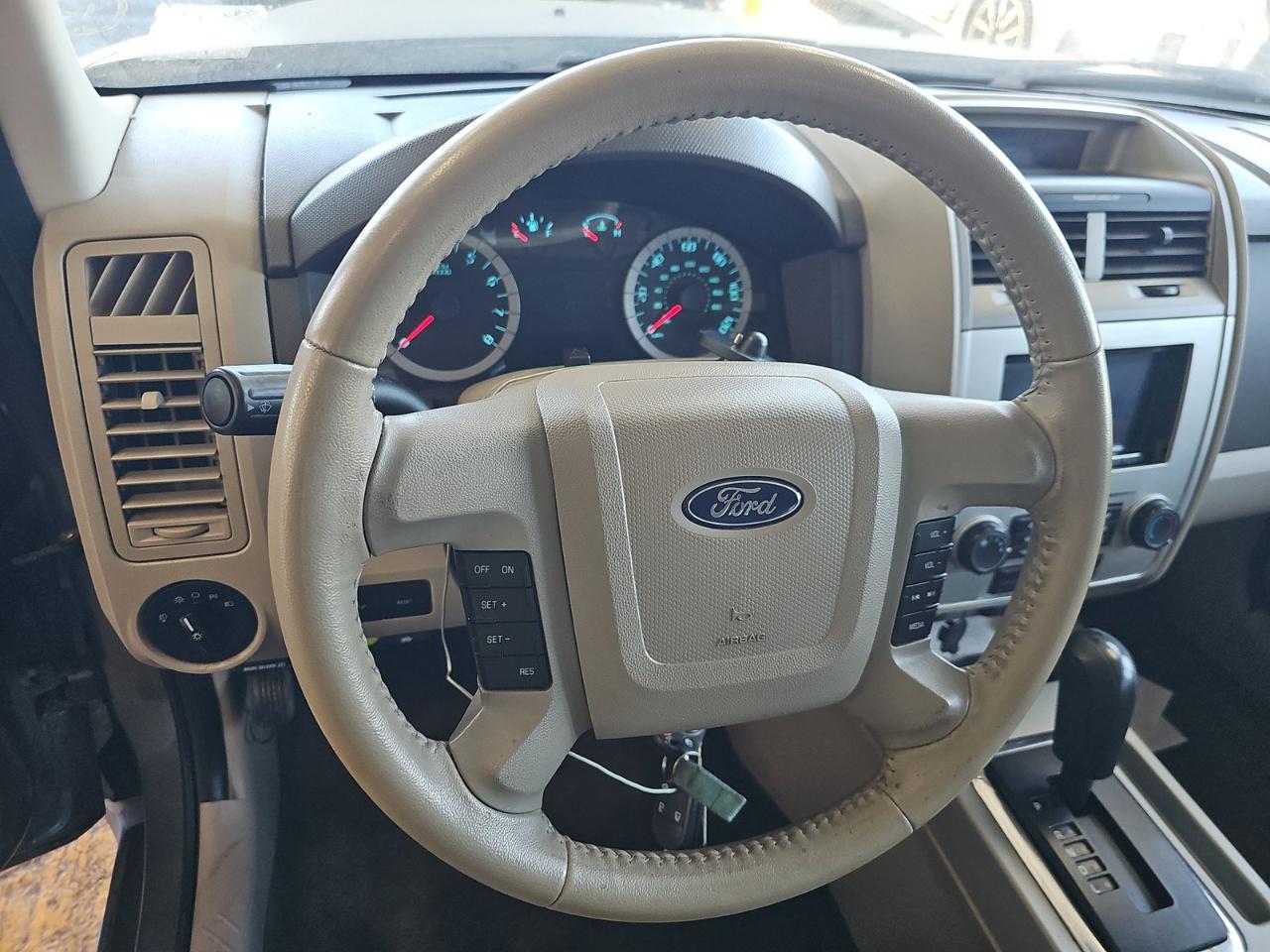 Ford Escape XLT 4WD 2012