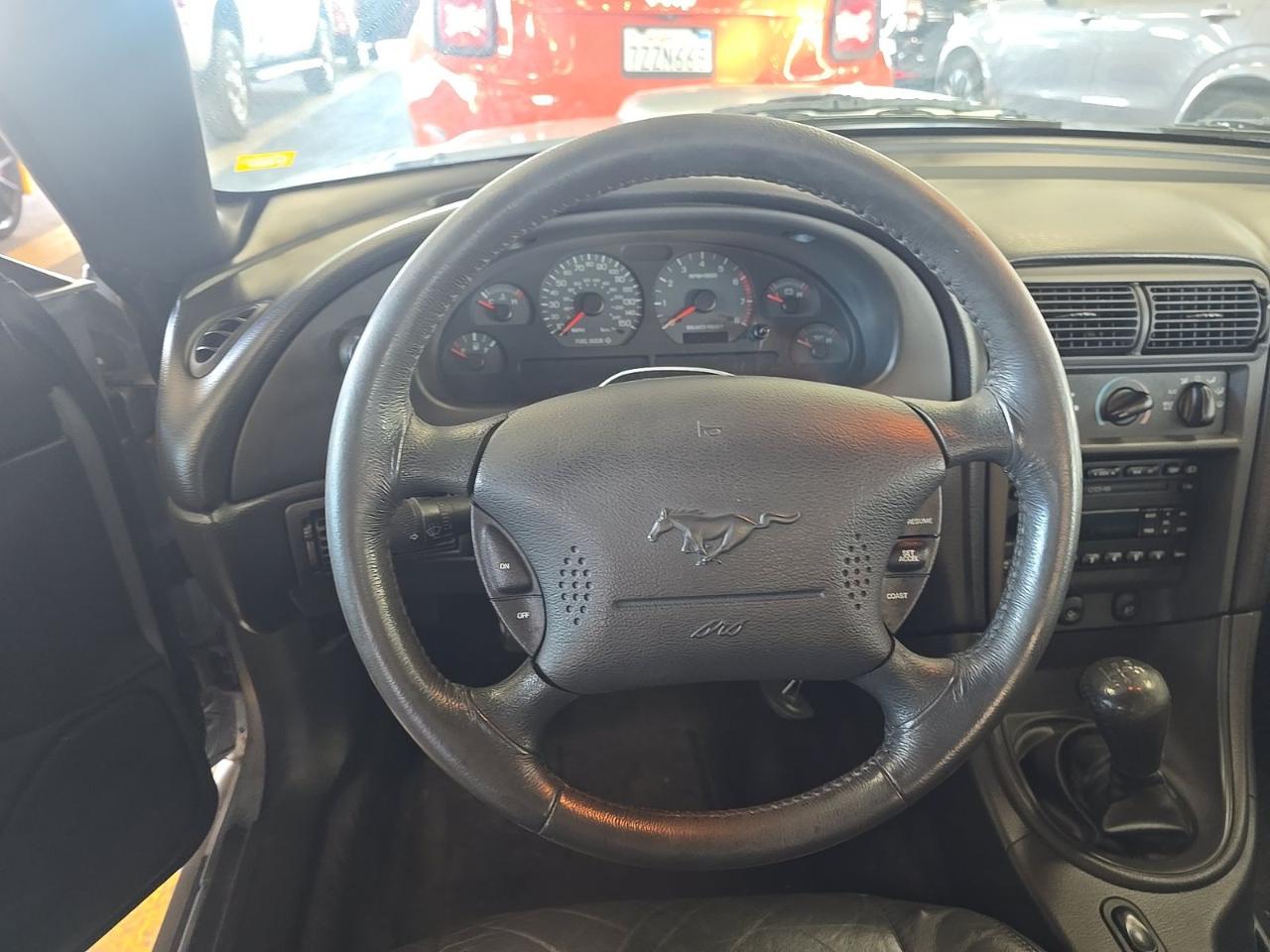 Ford Mustang GT Deluxe Convertible 2001