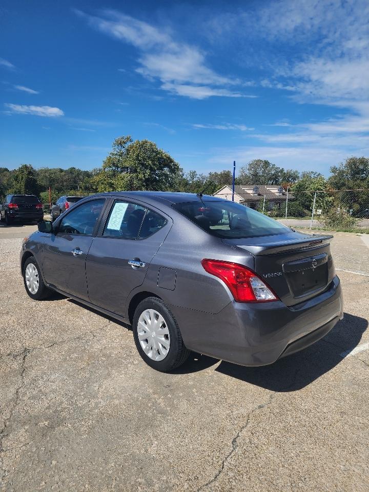 Nissan Versa  2019