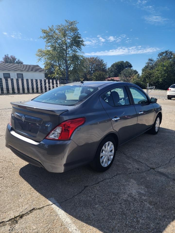 Nissan Versa  2019