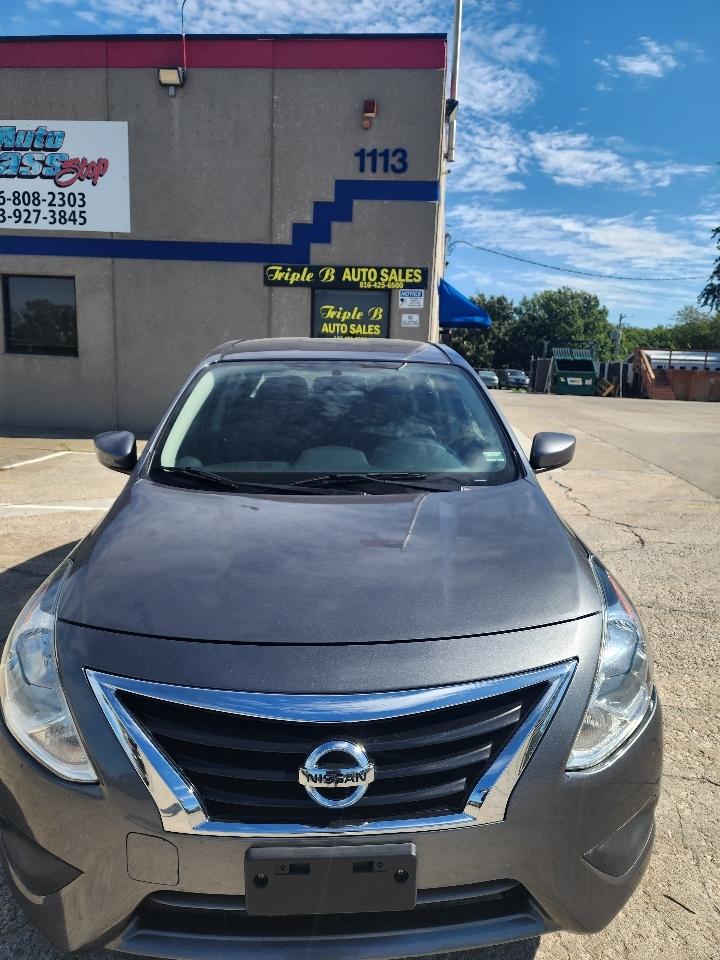 Nissan Versa  2019