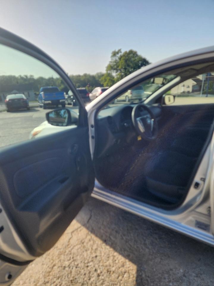 Nissan Versa  2019