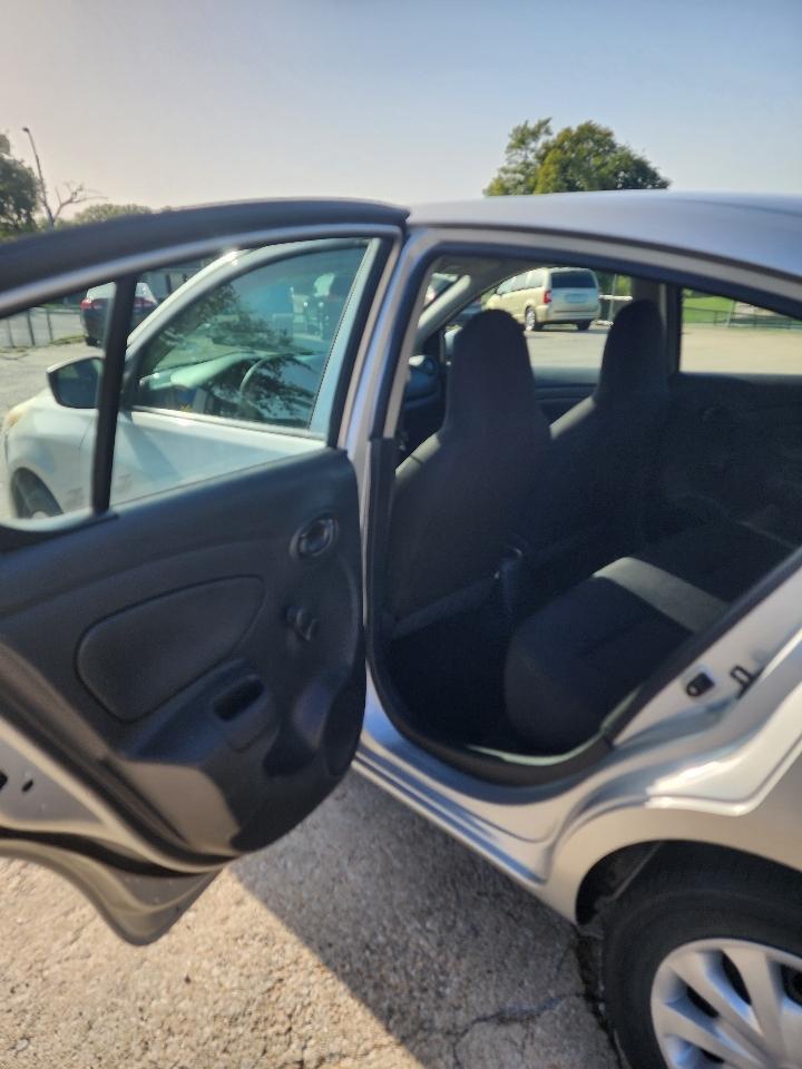 Nissan Versa  2019